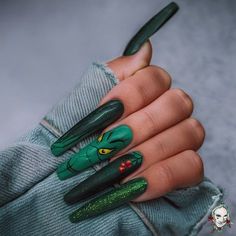 Green Christmas Nail Ideas, Green Christmas Nail, Emerald Christmas, Christmas Nail Ideas, Nail Types, Acrylic Tips, Dip Nails, Holiday Sparkle, Acrylic Gel