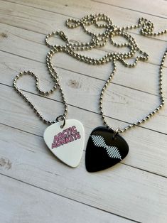 Arctic Monkeys Guitar Pick, Guitar Picks Necklace, Arctic Monkeys Necklace, Guitar Pick Necklace Diy, Arctic Monkeys Jewelry, Guitar Picks Aesthetic, Arctic Monkeys Bracelet, Arctic Monkeys Guitar, Guitar Gifts For Him