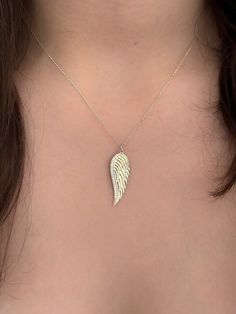 Real Gold  Dainty Angel  Pendant, Real Gold Memorial Necklace, Gold Diamond Cut Angel Wing Pendant, Religious Gift Product Details  ✪ Handmade / Handcrafted Fine Jewelry  ✪ Gold Weight: Approx. 2.62 g  ✪pendant size:mm  ✪ Metal:  14K Solid Gold   ✪ Gold Color: White gold, Rose gold, Yellow gold ♡ For questions or special designs, please contact us via message. We are happy to hear from our customers and always respond quickly. Comments are always valuable. 🎁 TRANSPORTATION You can put your choice in the cart, it will be in stock and shipped within 24 hours! . Deliveries are made within 3-5 days. We are not responsible for customs duties incurred during international orders. ☎ Please leave your phone number at the checkout for shipment purposes. 🌎 RETURN POLICY Satisfaction guaranteed! No Necklace Gold Diamond, Schmuck Gold, Gold Wing, Angel Wing Necklace, Angel Wing Pendant, Angel Pendant, Solid Gold Necklace, Wing Necklace, Memorial Necklace