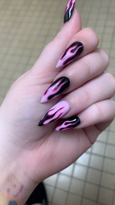 Simple Edgy Nails Almond, Punk Nail Ideas, Black And Pink Fire Nails, Pink Edgy Nails, Girly Goth Nails, Goth Nails Ideas, Goth Pink Nails, Punk Rock Nails Designs, Pink Flames Nails