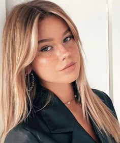 Pretty Blonde Hair, Underlights Hair, Summer Blonde Hair, Formal Hairstyles For Long Hair, Hair Appointment, Haircuts For Medium Hair, Mid Length Hair, Hairdo For Long Hair