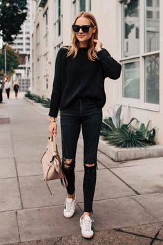 All Black Outfits For Women, Oversized Black Sweater, Pijamas Women, Ripped Jeggings, Denim Shorts Outfit, Oversize Pullover, Wearing All Black, Fashion Jackson, Trendy Swimwear