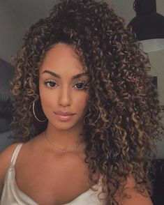 Honey Brown Hair, Beautiful Curly Hair, Hair Advice, Curly Hair With Bangs, Brown Hair With Highlights, Hair Photo, Short Curly Hair, Long Curly Hair