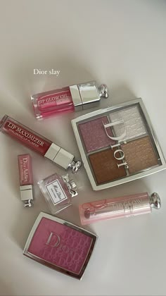 Koleksi Makeup, Dior Lipgloss, Dior Girl, Dior Aesthetic, Dior Addict Lip Glow, Dior Lip Glow, Makeup Bag Essentials, Dior Addict Lip