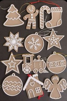 Ornament Gingerbread Cookie, Christmas Gingerbread Cookies Decorating, Cookies Decoration Ideas, Cookie Christmas Ornaments, Decorated Gingerbread Cookies, Noel Cookies, Christmas Cookie Icing, Gingerbread House Ornament, Cookie Ornaments