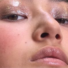 Glossy Eyelids, Glossy Eyes, Glossy Makeup, Her Eyes, Pretty Makeup, Makeup Art, Beauty Inspiration, Makeup Inspo