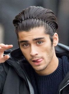 Mens Hair Band Hairstyles at Shelleycampbell 90s Men Hairstyles, Mens Hair Band, Boys Hair Band, Hairband Hairstyle, Zayn Malik Hairstyle, Men's Long Hairstyles, Headband Men, Athletic Hairstyles, Corte De Cabelo Masculino