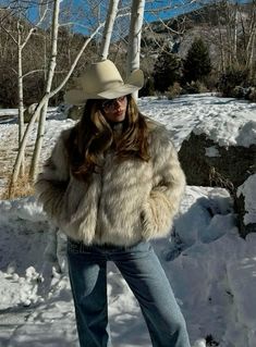 Cowgirl Snow Outfits, Cowboy Hat Winter Outfit, Western Fur Coat Outfit, Jackson Hole Wyoming Winter Outfits, Kait Davis, Country Winter Outfits, Winter Cowgirl Outfit, Winter Cowgirl, Aspen Trip