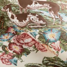 an image of a wallpaper with flowers and animals on it's surface in the background