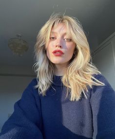 Scandinavian Haircut Woman, Wispy Fringe Medium Hair, 90s Layered Hair Mid Length, Three Layers Haircut, Shaggy Blonde Hair Mid Length, Long Shag Haircut Round Face, Longer Shag Haircut, Choppy Straight Hair, Blond Shaggy Hair