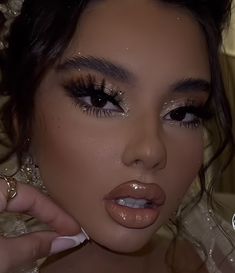 Makeup Idea For Prom, Gold Eye Makeup For Prom, Classy Prom Makeup Looks, Hollywood Prom Makeup, Glam Prom Makeup Looks, Prom Black Dress Makeup, Sweet 16 Make Up Looks, Brown Prom Makeup Looks