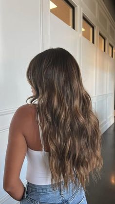 Slight Highlights Brown Hair, Little Highlights Brown Hair, Dark Brown Hair To Light Brown, Baliage On Brown Hair, Sombre Brown Hair, Brown Bolyoge Hair, Wavy Hair Highlights Brunettes, Carmel Highlights On Brown Hair Subtle, Caramel Balayage On Light Brown Hair