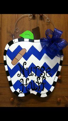 a blue and white apple door hanger with the words nurse class on it