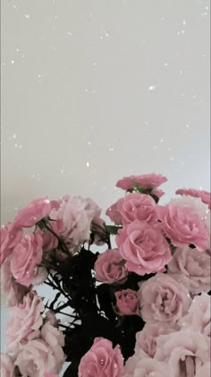 Aesthetic Flower Wallpaper Pink Roses Aesthetic Wallpaper, Roses Lockscreen, Flower Lockscreen Aesthetic, Pink Flowers Aesthetic Wallpaper, Floral Tumblr, Flower Aesthetic Wallpaper, Aesthetic Wallpaper Iphone Vintage, Iphone Wallpaper Plants, Vintage Lockscreen