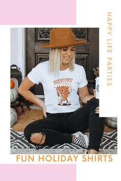 The perfect holiday shirt for you on Friendsgiving! Friendsgiving Shirt, Mom Trends, Quotes Mom, Trendy Family, Fitted Shirt, Holiday Shirt, Holiday Shirts, Mom Shirt, Mom Shirts