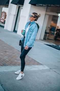 Durango Colorado Fall Outfits, Cella Jane Outfit, Mountain Outfit Fall Casual, Nyc Tourist Outfit Fall, Denver Fall Outfits, Fall Colorado Outfit, Colorado Fall Outfits, Fall Shopping Outfit, Athletic Outfit