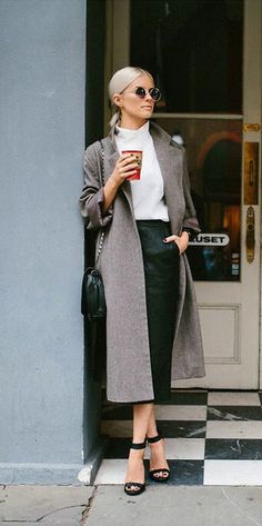 Love this style? | Her Couture Life www.hercouturelife.com Bridget Bardot, Chique Outfit, Mode Tips, Blazer Outfit, Mode Casual, Looks Street Style, Winter Outfits For Work, Mode Inspo, Inspired Outfits