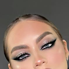 Makeup Looks Black, Bday Makeup Ideas, Haloween Mackup Ideas, Black And Silver Outfit, Makeup Event, Sultry Makeup, Maquillage On Fleek, Drag Make-up, Make Up Inspiration