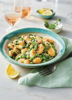 a plate of food with peas and lemons