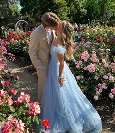 Prom Couples Blue Dress, Couple Ball Outfit, Prom Color Themes Couples, Elegant Prom Pictures, Prom Couples Outfits Blue, Blue Dress Prom Couple, Ball Couple Outfit, Cute Couple Pics Prom, Professional Prom Photos