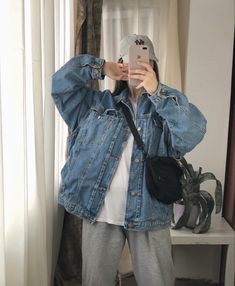 Celebrities In Denim Jackets, Jean Jacket Korean Outfit, Korean Denim Jacket Outfit, Dark Blue Jacket Outfit, Jean Jacket Outfits Aesthetic, Denim Jacket Outfits, Denim Jacket Fits, Balenciaga Adidas, Teen Jeans