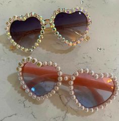 Decorate Heart Sunglasses, Cheer Squad Gifts Heart Glasses, Beaded Heart Sunglasses Diy, Decorate Glasses Aesthetic, Decorate Sunglasses Aesthetic, Heart Sunglasses Decorated, Pink Birthday Party Favors, Diy Heart Glasses, Decorated Heart Glasses