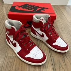 Red And White Air Jordans, Red Shoes Nike, Red Air Jordan 1 Outfit Women, Jordan Rouge, Red Air Jordans, Jordan Shoes Red, Red Nikes, Nike Red Sneakers, Air Jordan 1 Red