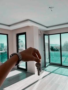 New Home Keys Picture Couple, House Keys In Hand Goals, Keys To A New Home, Keys To Home Aesthetic, Buying House Vision Board, Home Owner Aesthetic Key, New Keys Aesthetic, Apartment Holding Keys, Moving Out Aesthetic Keys