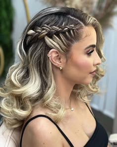 Side Braid With Curls, Side Curls, Bridemaids Hairstyles, Side Braid Hairstyles, Hair To One Side, Side Hairstyles, Braids With Curls, Penteado Cabelo Curto, Side Braid