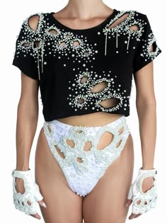 This crop shirt from Pearl Cove belongs to our pearl nymphs and is an essential everyday piece. This bamboo cotton shirt has delicate holes eroded by the ocean that are hand beaded with glass pearls and rhinestone chain. This creation has a comfortable oversized fit and is the perfect thing to wear with shorts, jeans, or our pearl cove corrosion shorts. This top comes in both white and black. Mermaid Cowgirl, Pearl Crop Top, Roll Clothes, Headpiece Accessories, Mermaid Lagoon, Rhinestone Chain, By The Ocean, Inspo Board, Shorts Jeans