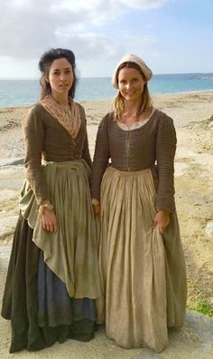 Irish Women, Fest Outfits, Century Clothing, Medieval Clothing, Historical Costume