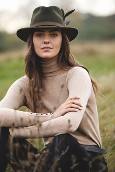 Olive Green Suffolk Fedora, Classic Feather - Hicks & Brown Green Hat Outfit, Green Fedora Hat, Fall Hats For Women, Fedora Hats, Fall Hats