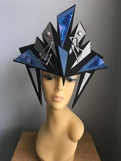 Cyberpunk Costume, Alien Ideas, Hats Ideas, Blue Face Mask, Into The Blue, Blue Crown, Blue Face, Warrior Princess, Fascinator Hats