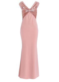 This maxi dress features a knot front design and a foil finish, making it suitable for formal occasions. It offers a comfortable fit and a flowing silhouette for ease of movement. Dress Quiz, Gowns Prom, Dresses Pink, Ball Gowns Prom, Puff Sleeve Dresses, Prom Dresses Ball Gown, Navy Dress, Fashion Face, Wedding Bridesmaids