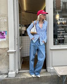 Parisa Wang, Black Mode, Jeans Heels, Chic Boots, Stylist Fashion, Engineer Boots, Dress Luxury, Bag Louis Vuitton, Jeans With Heels