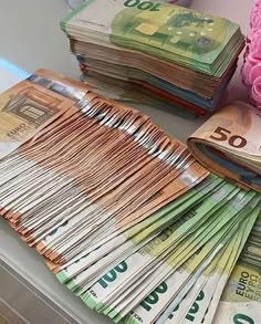 Fode de notas dinheiro 🤑 Wish Board, Money Vision Board, Money Stacks, Life Vision Board, Money Pictures, Money On My Mind, Visual Board, Vision Board Manifestation, Manifestation Board