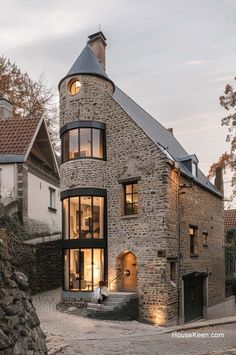 an old brick house with large windows on the side