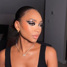 Black Makeup Editorial, Black Women Editorial Makeup, Silver Avant Garde Makeup, Silver Eye Makeup Editorial, Glitter Editorial Makeup, Artsy Makeup, Holiday Makeup Looks, Soft Glam Makeup, Alternative Makeup