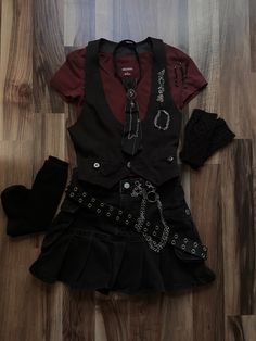 Goth Clothing Reference, Punk School Aesthetic, Punk Images Aesthetic, Alternative Fashion 2023, Grunge Things To Buy, Punk Vest Outfit, 2000 Punk Fashion, Y2k Dark Outfits, Grunge Vest Outfit