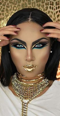 Cleopatra Inspired Makeup, Glam Makeup Looks Dramatic, Cleopatra Halloween Makeup, Foxxy Cleopatra, Egypt Makeup, Egyptian Eye Makeup, Cleopatra Halloween Costume, Cleopatra Halloween