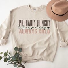 Funny Fall Shirt Ideas, Mom Shirt Design Ideas, Cute Shirt Sayings For Women, Funny Shirt Ideas For Women, Fall Shirt Designs Vinyl, Cute Cricut Tshirt Ideas, Cute Fall Sweatshirt Designs, Shirts To Make With Cricut Design, Fall Shirt Ideas For Women