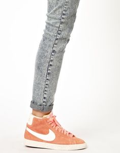 Orange Nike Blazers, Nikes Outfit, High Top Nikes, Trendy Womens Sneakers, Nike Blazers, Sneaker Outfits, Fitness Style, High Top Trainers, Baskets Nike