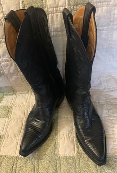 All black embroidered leather tops & snakeskin bottoms with square toe with 2 pull straps in size 6B! Slightly worn great condition ! Black Cowboy Boots Heel, Vintage Black Cowboy Boots, Snakeskin Cowboy Boots, Nocona Boots, Leather Tops, Black Cowboy Boots, Black Cowboy, Embroidered Leather, Cowboy Western