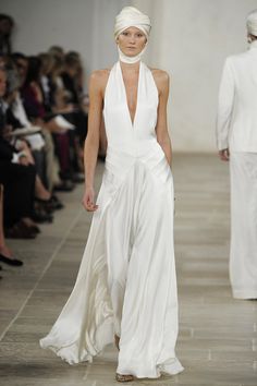 Spring 2009 White Silk Lace Dress, Iconic Runway Looks, Iconic Runway, Ralph Lauren Runway, Boho Bridal Dress, Halter Wedding, Minimal Wedding Dress, Off White Dresses, Popsugar Fashion