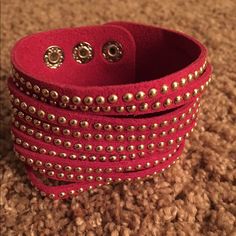 Dark Pink Suede Studded Bracelet That Is Adjustable With 3 Sizing Options. Snaps On And Makes The Perfect Cuff For Any Wrist! Black Edgy Wristband With Studs, Punk Black Bracelets With Studs, Adjustable Pink Cuff Bracelet, Pink Punk Choker As A Gift, Pink Studded Belt, Pink Studs, Pink Suede, Grunge Aesthetic, Piercing Jewelry