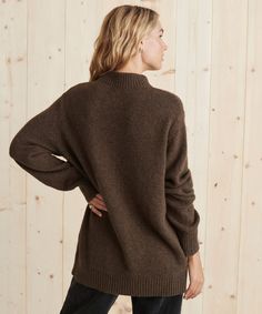 Oversized Cotton Pullover Cedar Meet our coziest sweater yet. With a soft hand and lightweight feel, this layer is as versatile as they come. We love to pair our Oversized Cotton Pullover with dresses and denim, or underneath our go-to outerwear. 46% cotton, 12% superfine alpaca, 4% merino wool, 23% polyamide. Made in China of Italian fabric. Oversized knit with a slight mock neck, straight sleeves, and tunic-like shape. Cocoon Cardigan, Jenni Kayne, Fisherman Sweater, Oversize Knit, Half Zip Sweaters, Cotton Pullover, Italian Fabric, Henley Shirts, Soft Hand