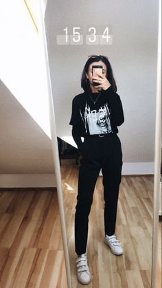 Grunge Outfits Women, Black Outfit Edgy, Kendall Jenner Outfits Casual, Selfie Aesthetic, Outfits Retro, Aesthetic Grunge Outfit, Simple Trendy Outfits, Tomboy Fashion, Alternative Outfits