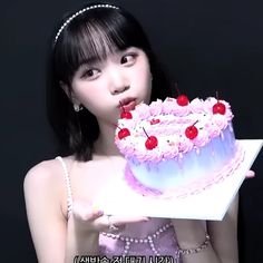 chaewon le sserafim Korean Pinterest, Chaewon Icons, Chaewon Birthday, Cake Icon, Instagram Design Layout, Le Sserafim Chaewon, Birthday Things, Birthday Icon, Coraline Jones