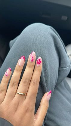 Gold and pink nails, blooming gel nails, burgundy pink, almond nails, gel x nails, autumn nail inspo, holiday nails, 2024 nail trend #nails #gelnails #pinknails2024 Cute Pink And Purple Nails, Nail Inspo Designs Almond, Cute Girly Nail Ideas, Very Simple Nail Ideas, Autumn Nail Trends, Christmas Nail Inspo Green, Gel C Nail Designs, Megan Moroney Nail Ideas, How To Do Blooming Gel