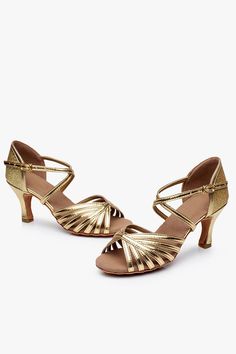 Women 1920s Sandal Gold Hollow Kitten Heels – queendancer 1920 Shoes Woman Roaring 20s, 1920 Shoes Woman, Women 1920s, 1920s Shoes, Flapper Costume, Great Gatsby Party, Gatsby Party, Nape Of Neck, Roaring 20s